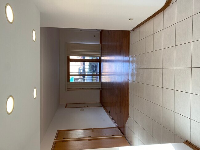 Foto del edificio - 5627 107th St