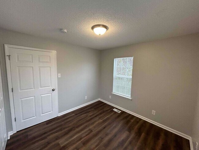 Foto del edificio - 6208 Melrose Rd NW