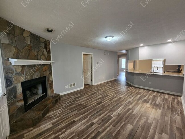 Building Photo - 1942 Cornell Way