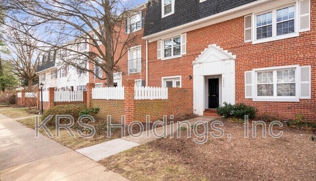 Building Photo - 2846 S Wakefield St