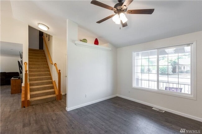 Building Photo - Spacious 3 Bed/2.75 Bath Home in Arlington...