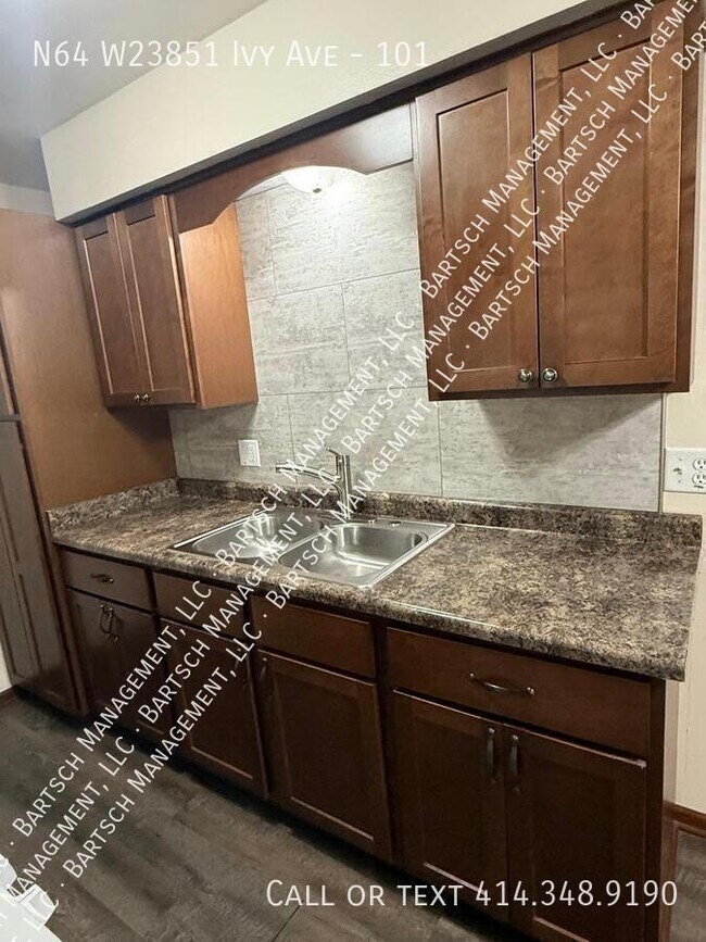 Foto del edificio - N64 W23851 Ivy Ave-101