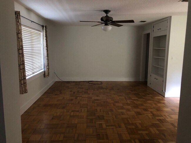 Building Photo - 3 br, 2 bath House - 1715 NE 6th Terrace