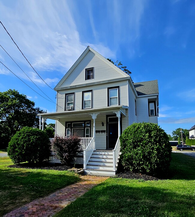 Building Photo - 223 Union Ave