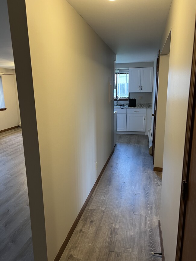 Building Photo - 3890 Ridge Lea Rd