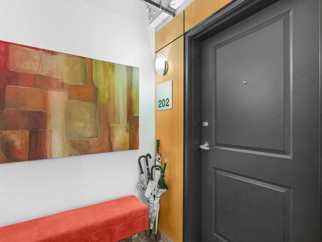 Foto del edificio - 329 E Colorado Blvd