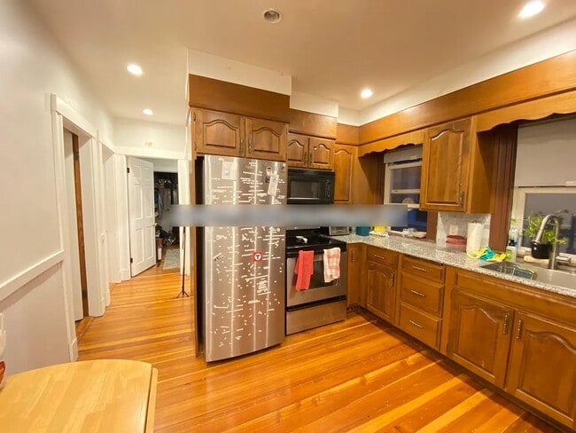 Building Photo - 45 Bowdoin St