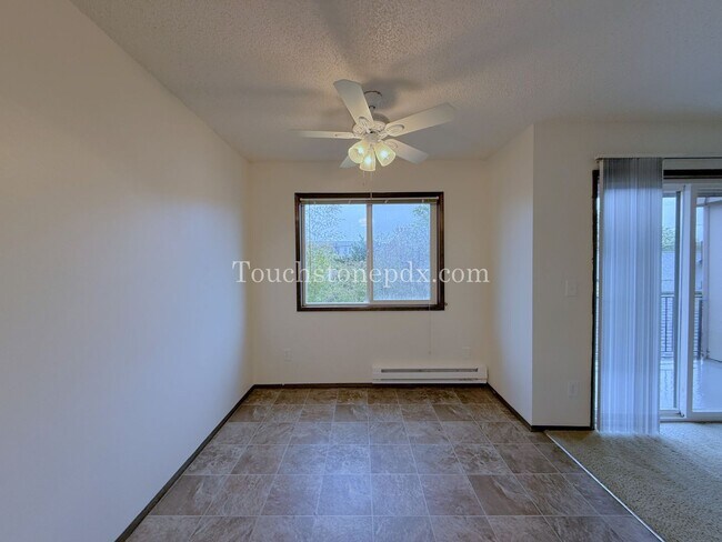Foto del edificio - Updated 2 Bdrm Apartment with Balcony in Sellwood Moreland Neighborhood