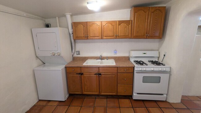 Building Photo - 1624 PASEO DE PERALTA