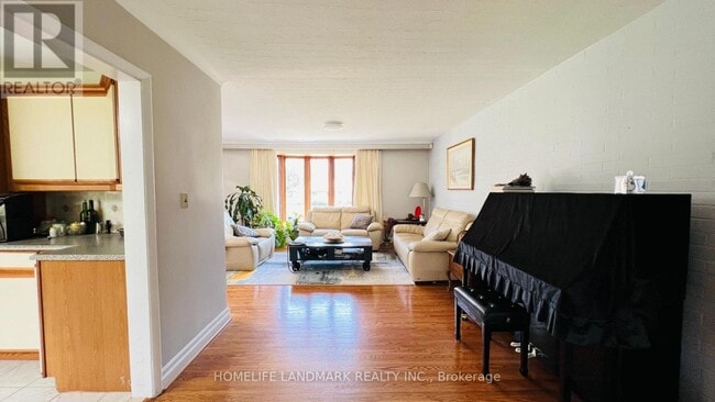 Photo du bâtiment - 1395 Devon Rd