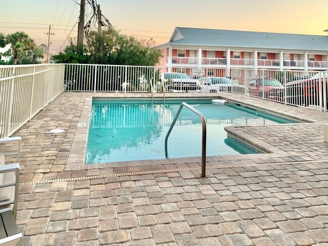 Building Photo - Palms 205 - Paradise Palms