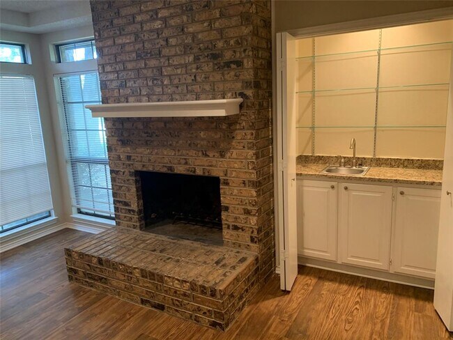 Building Photo - 5885 Westhaven Dr