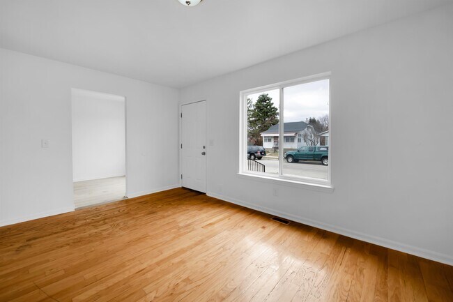 Foto del edificio - 22840 Donald Ave
