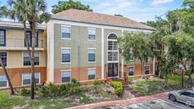 Building Photo - 3946 Versailles Dr