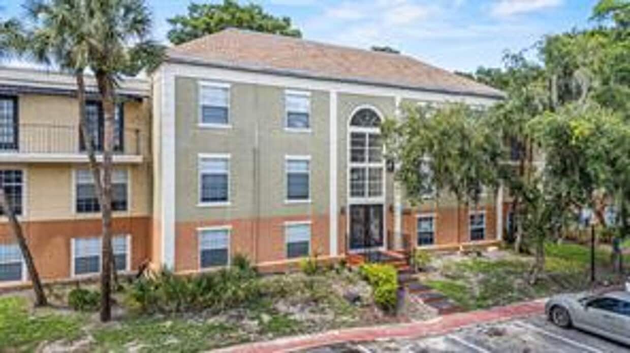 Primary Photo - 2 Bedroom/2 Bathroom 3rd Floor Condo @ Cyp...