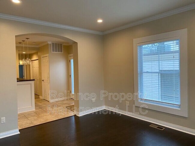 Foto del edificio - 2915 E Douglas Ave