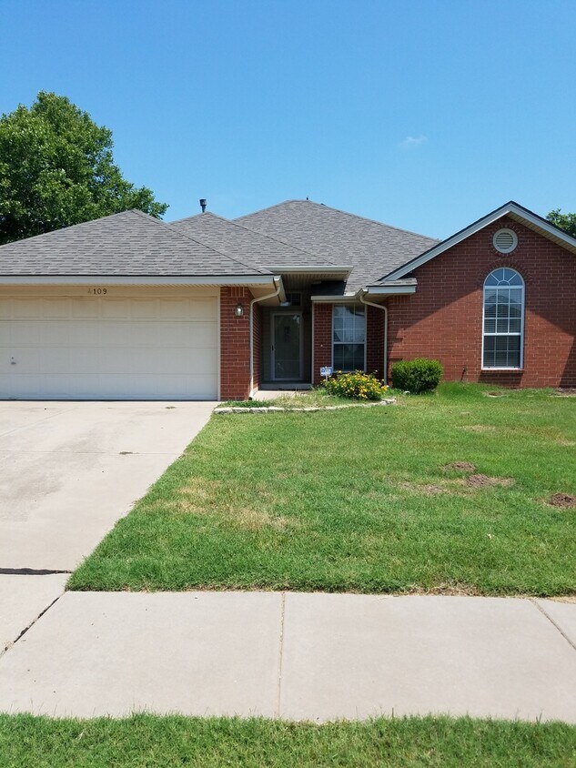 Primary Photo - 3 bedroom 2 bath home in NW Norman