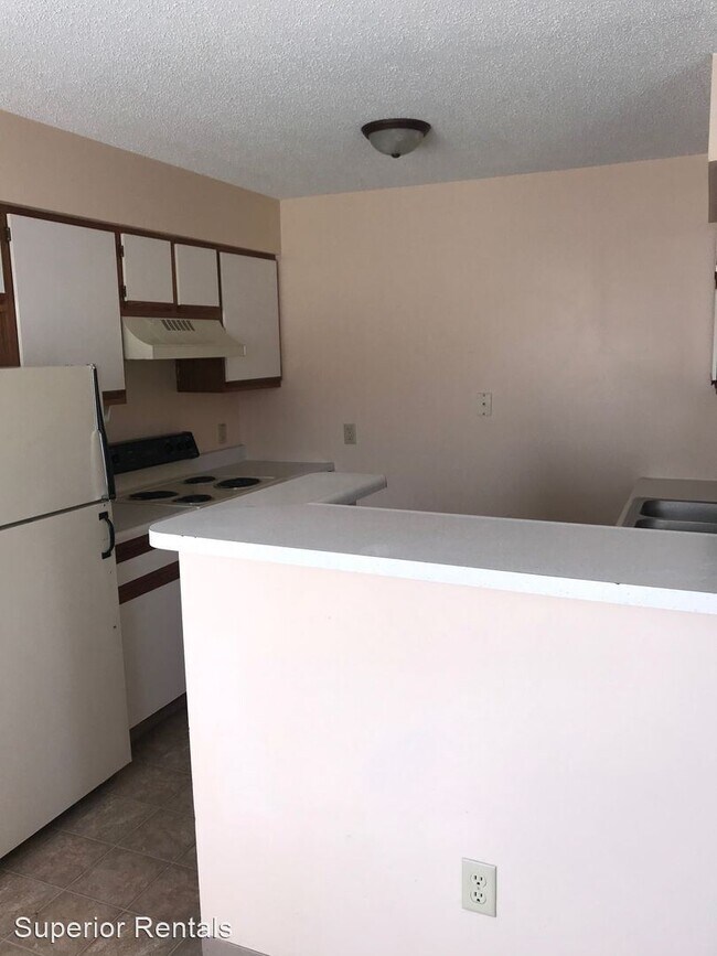 Building Photo - 208-220 Glenda Dr