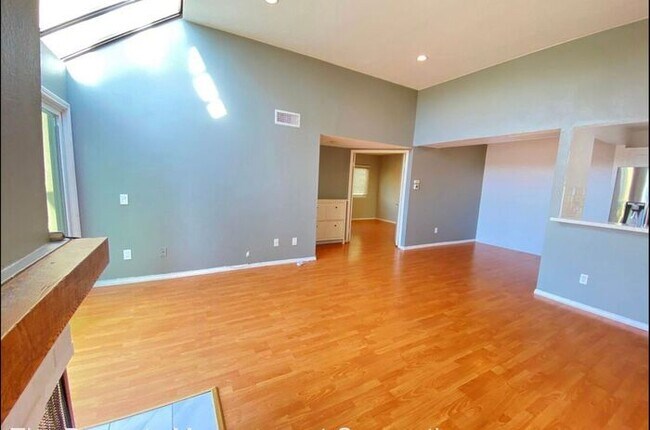 Foto del edificio - Gorgeous 2 bedroom Condo - Move In Ready!