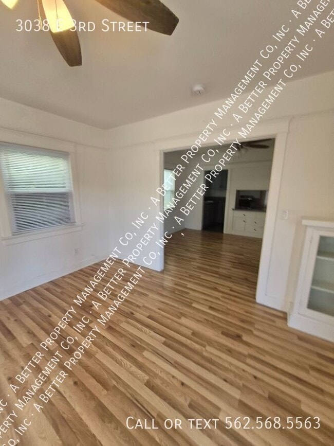 Foto del edificio - 3038 E 3rd St