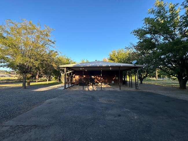 Building Photo - 1231 W 400 S