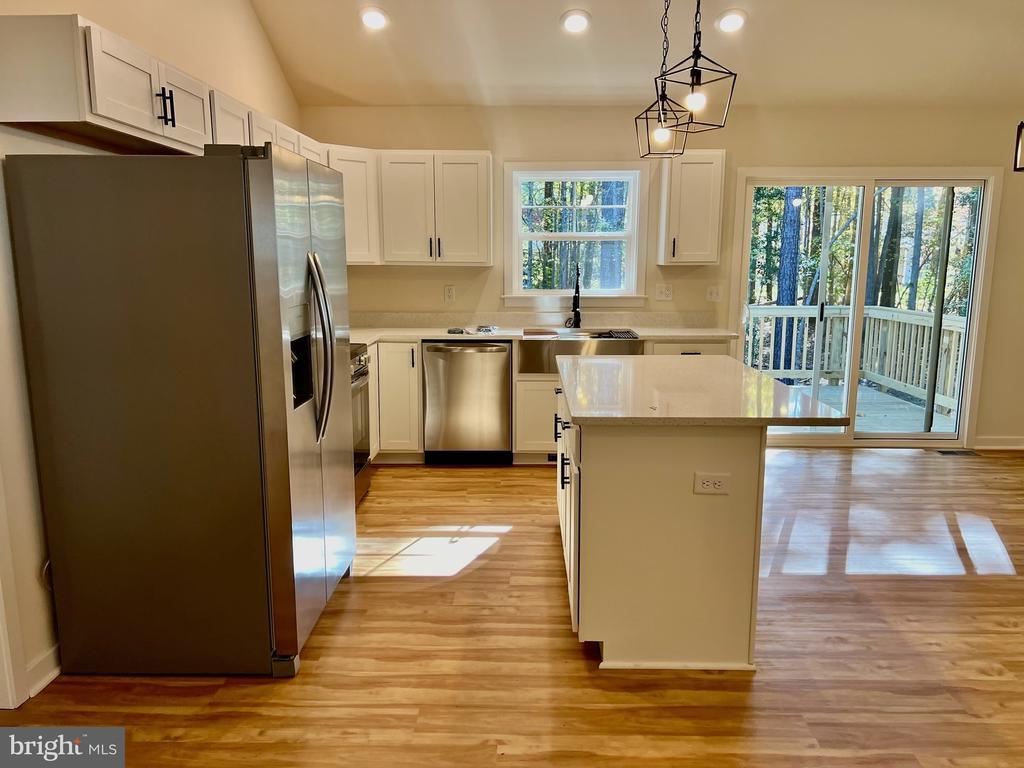 Foto principal - 102 Azalea Way