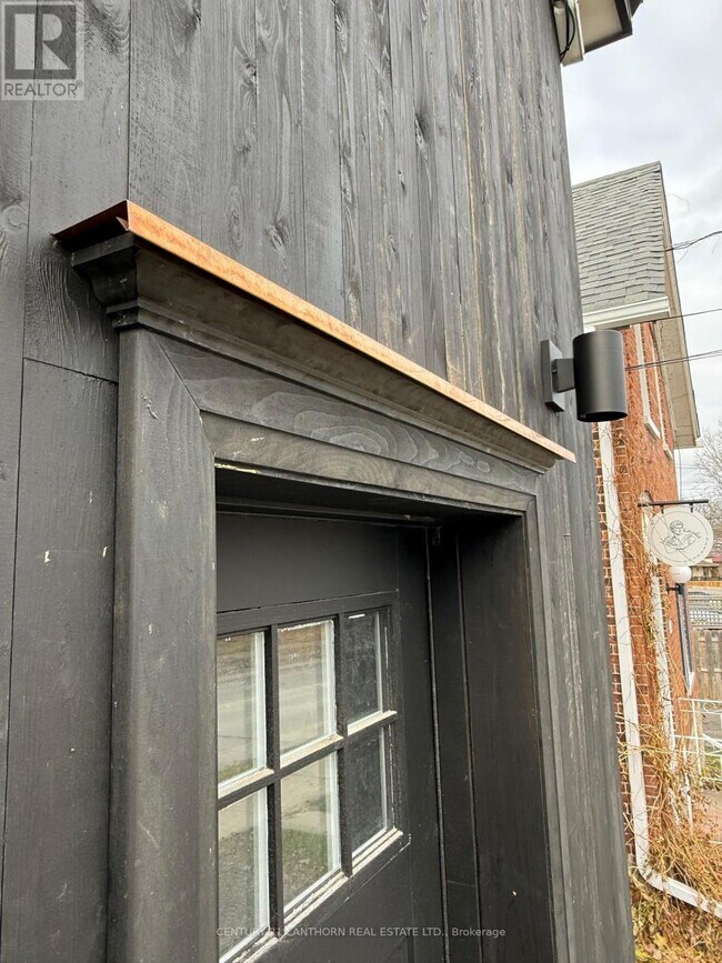 Photo du bâtiment - 44 W Mary St