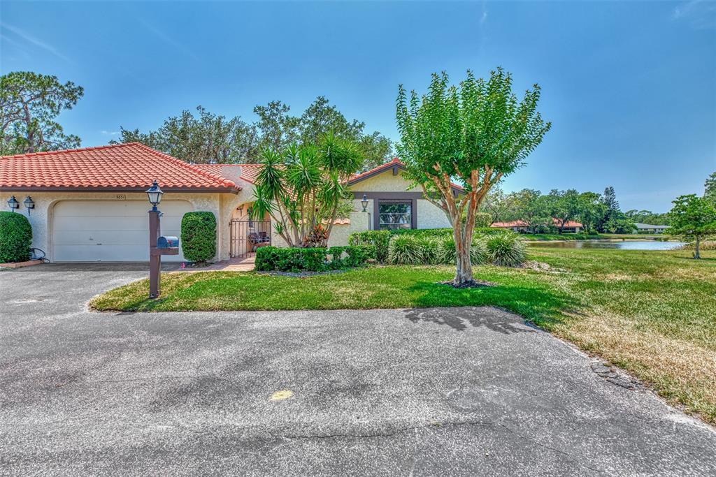 Foto principal - 5651 Golf Pointe Dr