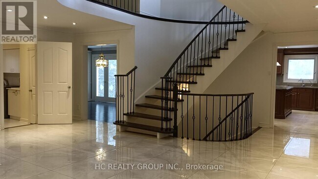 Building Photo - 52 Chiltern Hill