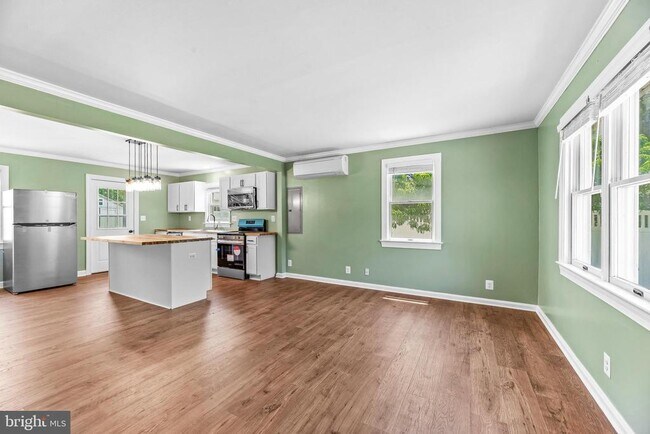 Foto del edificio - 22890 Duke St