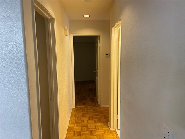 Foto del edificio - 7224 Shoreline Dr