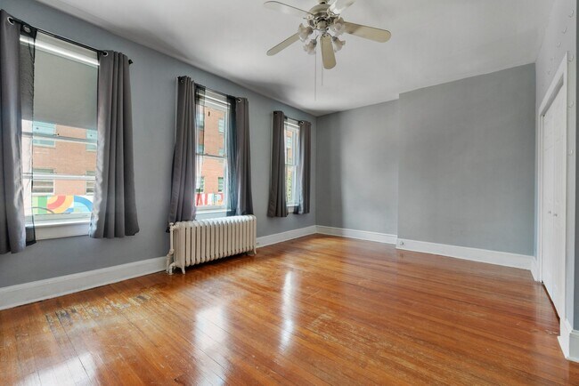 Building Photo - 817 N Howard St