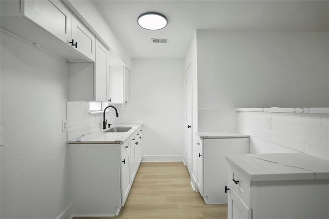 Foto del edificio - 17123 Sunshine St