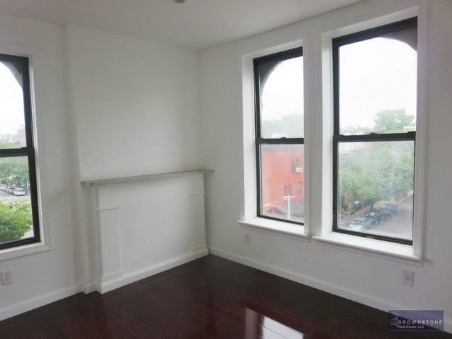 Building Photo - 486 11th St