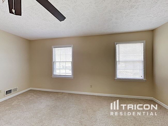 Building Photo - 414 Breezy Dr SW