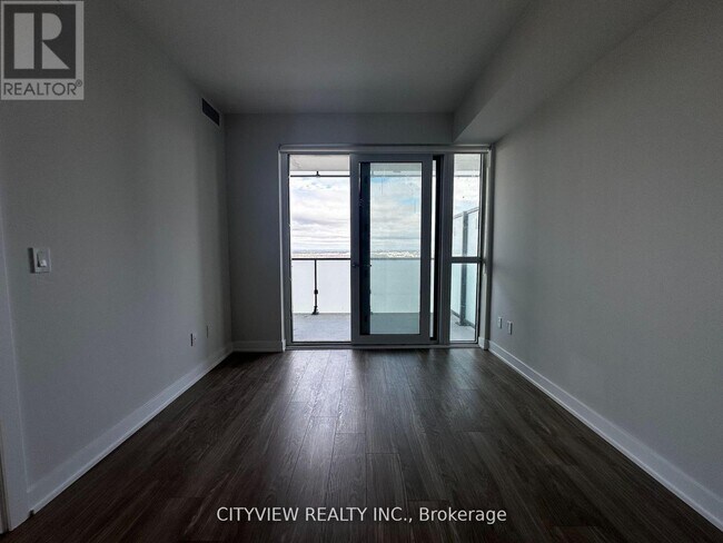 Photo du bâtiment - 430 Square One Dr