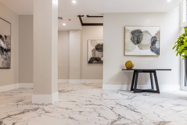 Lobby - 44 Bromfield St