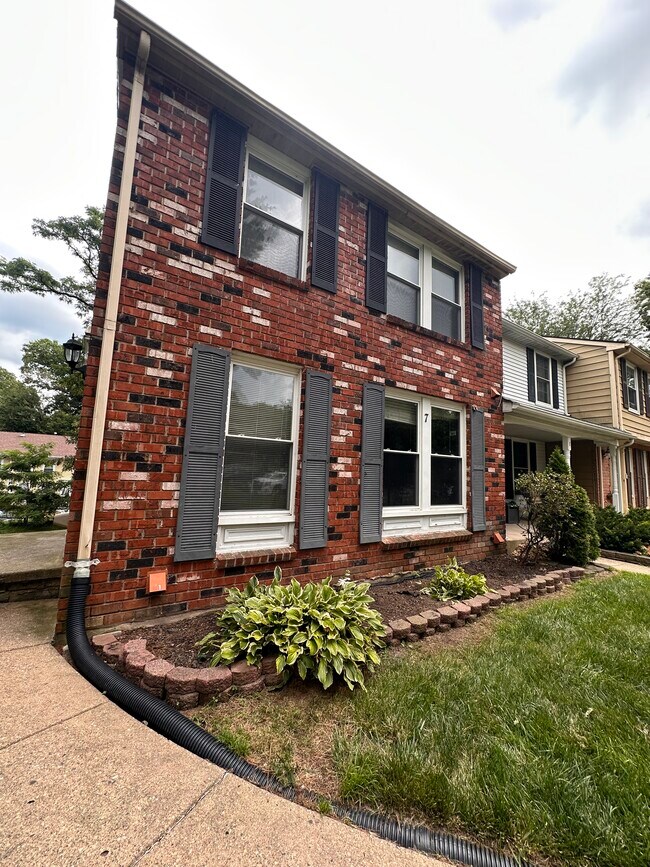Foto del edificio - 7 Woodland Ct