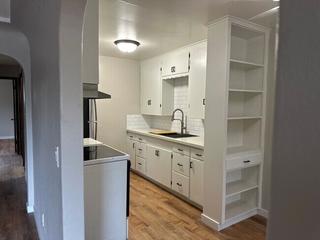 Building Photo - 8311 Bridgeport Way SW