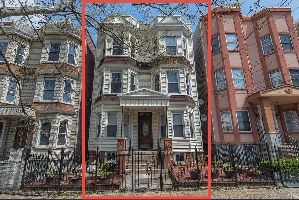 Primary Photo - 110 Duncan Ave