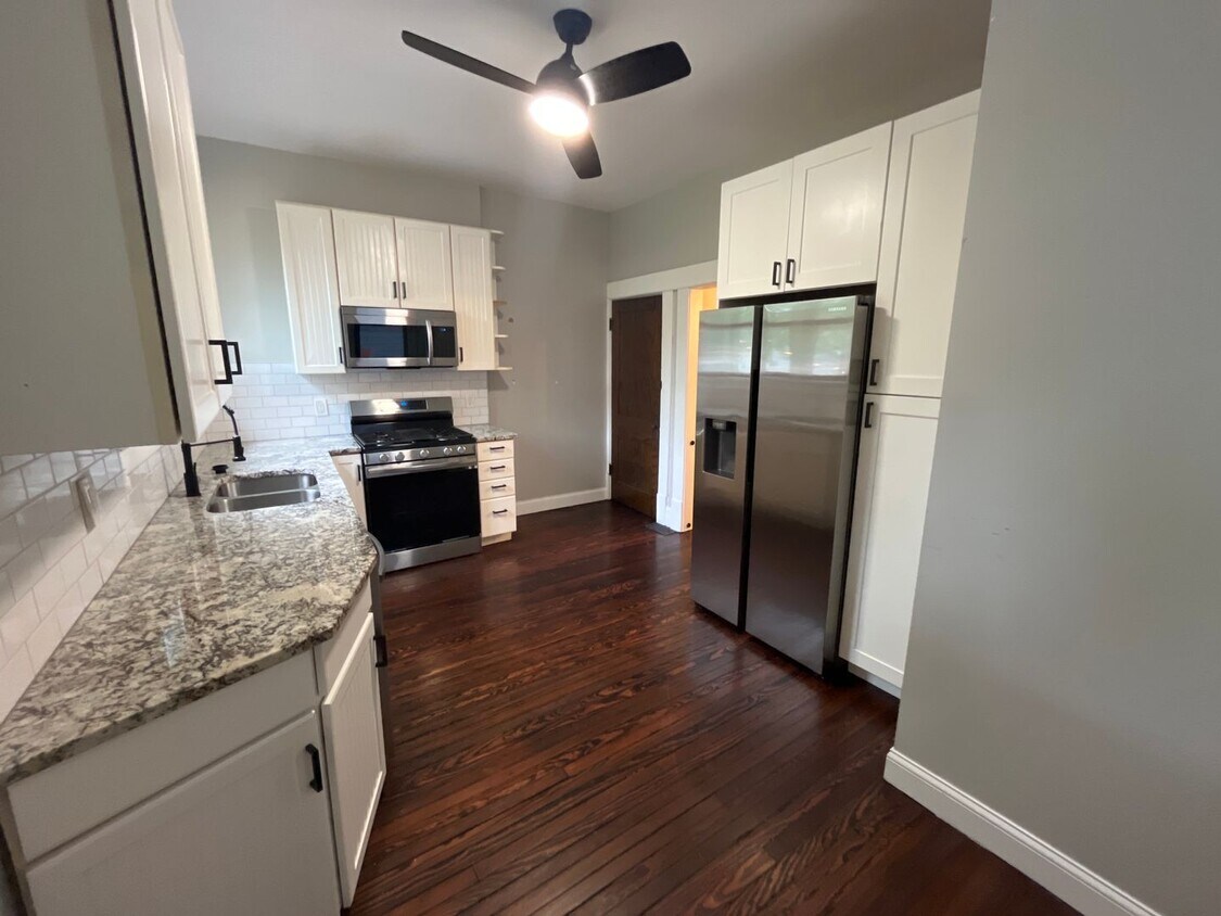 Foto principal - 1702-1704-1704 Bryden Rd