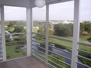 Building Photo - 4015 W Palm Aire Dr