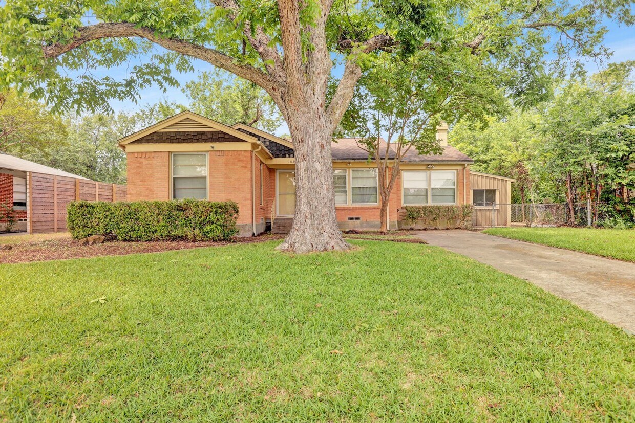 Convenient Living in Dallas – 3BR/2BA Home... - Convenient Living in Dallas – 3BR/2BA Home...