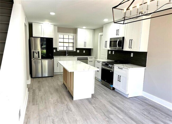 Foto del edificio - 2834 Clearbrook Dr