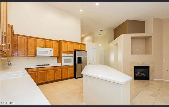 Building Photo - Beautiful 3-Bedroom + Loft Home for Rent in Summerlin! $1000.00 Off 1st Month Rent