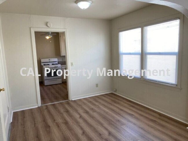 Building Photo - 2-Bedroom and 1-Bathroom duplex in South S...