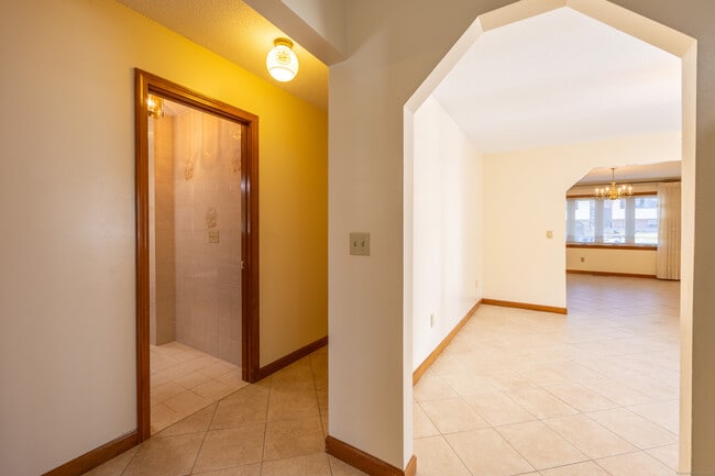 Building Photo - 62 Sandy Brook Dr
