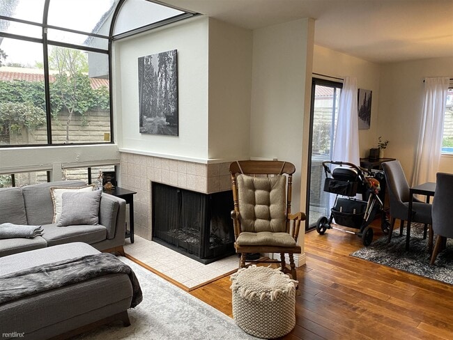 Building Photo - 3 br, 2.5 bath Townhome - 1965 Dry Creek Road