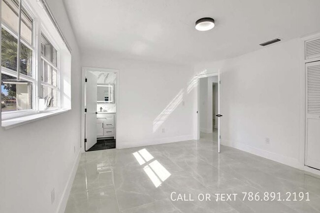Building Photo - 10631 NW 18th Place, Pembroke Pines, FL 33...
