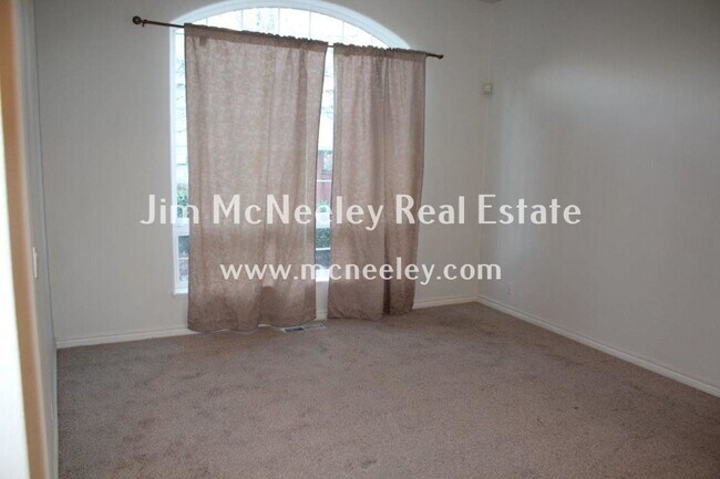 Foto del edificio - 4 br, 2.5 bath House - 3152 NE 11th Way